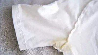 Sararan Koltuk Altı Lekeleri Nasıl Çıkar? Doğal Çözümler