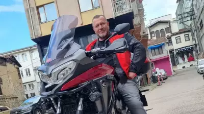 Seslendirme Sanatçısı Ali Bilensir Motosiklet Kazasında Hayatını Kaybetti, Oğlu Ağır Yaralı