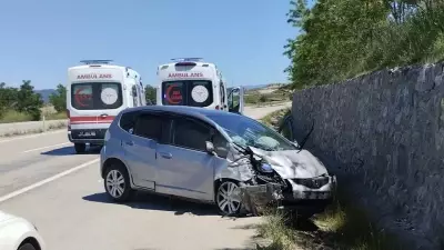 Sinop Boyabat'ta otomobil istinat duvarına çarptı: 5 yaralı