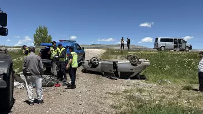 Sivas'ta feci kaza: Otomobil şarampole devrildi, 3'ü ağır 4 yaralı