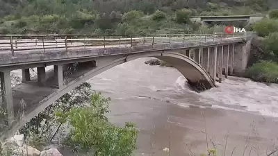 Sivas'ta takla atan otomobilde bir kişi öldü, bir kişi yaralandı; kayıp kız çayda aranıyor