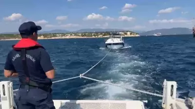 Sürüklenen teknede mahsur kalan 4 kişi kurtarıldı