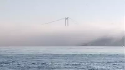 İstanbul'da yoğun sis: Boğaz hattı trafiğe kapatıldı