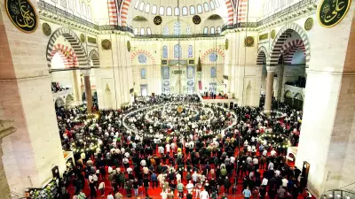 Türkiye'de Kurban Bayramı Coşkusu: Camiler Doldu Taştı