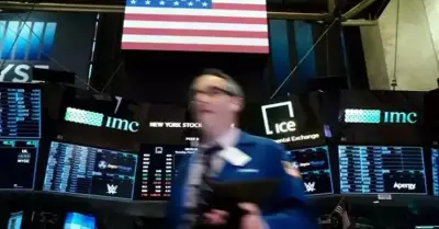 Wall Street'te Karışık Kapanış: Dow Yükseldi, Nasdaq Düştü