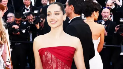 Özge Özacar'dan Cannes'da Dua Lipa Daveti ve Karma Filmi Kırmızı Halısı