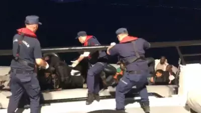İzmir açıklarında 66 düzensiz göçmen yakalandı