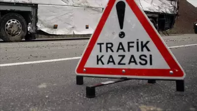 İzmit'te belediye otobüsü ile otomobil çarpıştı: 3 yaralı