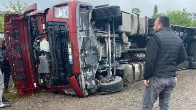 Zonguldak Ereğli'de TIR otomobille çarpışıp devrildi: 6 yaralı
