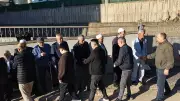 60 yıllık bayramlaşma geleneği bozulmadı: 13 bin kişi 1 km kuyruk oluşturdu