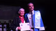 70 yaşında seracılık bölümünü bitirdi, diplomasını dekan oğlundan aldı