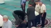 Adana'da camide kalp krizi geçiren yaşlı adamı imam kurtardı
