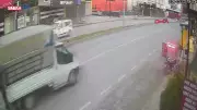 Adana'da kamyonetin kasasından 40 kilo et çalan hırsız kamerada
