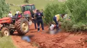 Afyonkarahisar'da traktör devrildi: Baba ve oğlu hayatını kaybetti