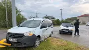 Alaçam'da iki otomobil çarpıştı: 3 yaralı