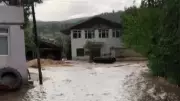 Amasya'da şiddetli yağmur yolları dereye çevirdi