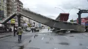 Ankara'da Damperi Açık TIR Üst Geçidi Yıktı: 3 Yaralı