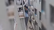 Şanlıurfa'da İnşaatta Asansör Kazası: Bir İşçi Ağır Yaralı, Diğeri Balkon Demirlerinde Asılı Kaldı