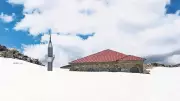 Antalya'da 741 yıllık tarihi cami tamamen kara gömüldü