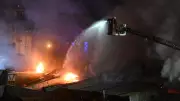 Arnavutköy'de fabrika yangını: Yakındaki yapılara sıçradı, ekipler müdahale ediyor