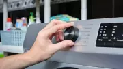 Avrupa'da gündüz çamaşır yıkayana bedava elektrik dönemi başladı