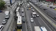 Bahçelievler'de İETT otobüsü arızalandı, trafik felç oldu