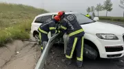 Bariyere saplanan otomobilin sürücüsü hayatını kaybetti