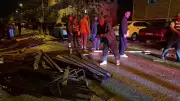 Bartın'da 6 katlı binanın çatısı uçtu: 6 araç zarar gördü