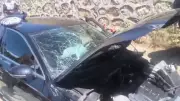 Batman'da otomobil istinat duvarına çarptı: 2'si çocuk 6 yaralı
