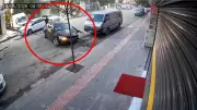Batman'da park halindeki 5 araca çarpıp kaçtı: Kaza anı kamerada