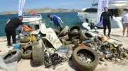 Bodrum'da dalgıçlar denizden 2 ton atık çıkardı