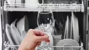 Bulaşık Makinesini Yanlış mı Yerleştiriyoruz? Temiz Çıkmayan Bardakların Sırrı