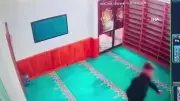 Burdur'da Camideki Sadaka Kutusundan Hırsızlık Kamerada