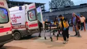 Bursa İnegöl'de beton mikseri ile tur minibüsü çarpıştı: 2 yaralı