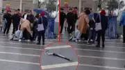 Bursa'da engelli şemsiye satıcısına kadın grubundan şiddet