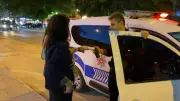 Bursa'da genç kız bankamatikte unutulan 10 bin TL'yi polise teslim etti