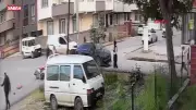 Bursa'da Motosiklet ve Otomobil Çarpıştı: Kaza Anı Kamerada