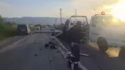 Bursa'da otomobilin devirdiği elektrik direğine motosiklet çarptı: 4 yaralı