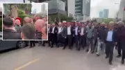 CHP'de 'mutlak butlan' krizi: Özgür Özel grup başkanı seçildi, genel merkez önünde gerginlik
