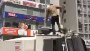 CHP'li provokatör TOMA'ya çıkıp tekmeledi! İzmir'de gergin anlar