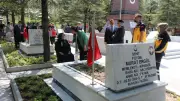 Şehit Üsteğmen'in anne babasından 18 yıllık bayram nöbeti