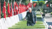 Şehitlerin kabirlerinde bayram ziyaretleri duygusal anlara sahne oldu