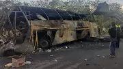 Endonezya'da otobüs tanker çarpıştı: 16 ölü, 4 yaralı