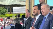 Erdoğan, Azerin'in 'Türkler Geliyor' şarkısına eşlik etti