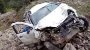 Feke'de uçuruma yuvarlanan otomobilin sürücüsü yaralandı