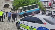 Freni Boşalan Dolmuş Tarihi Çarşıya Daldı: 1 Yaralı