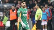 Galatasaray'da Günay Güvenç sakatlandı, yerine Batuhan Şen girdi
