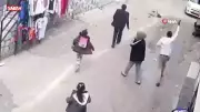 Gaziantep'te motosiklet küçük kıza çarpıp kaçtı: O anlar kamerada