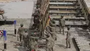Hakkari'de kapanan yola Mehmetçik'ten panel köprü desteği