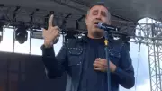 Haluk Levent rahatsızlığına rağmen Tokat Hıdırellez Şenlikleri'nde sahne aldı